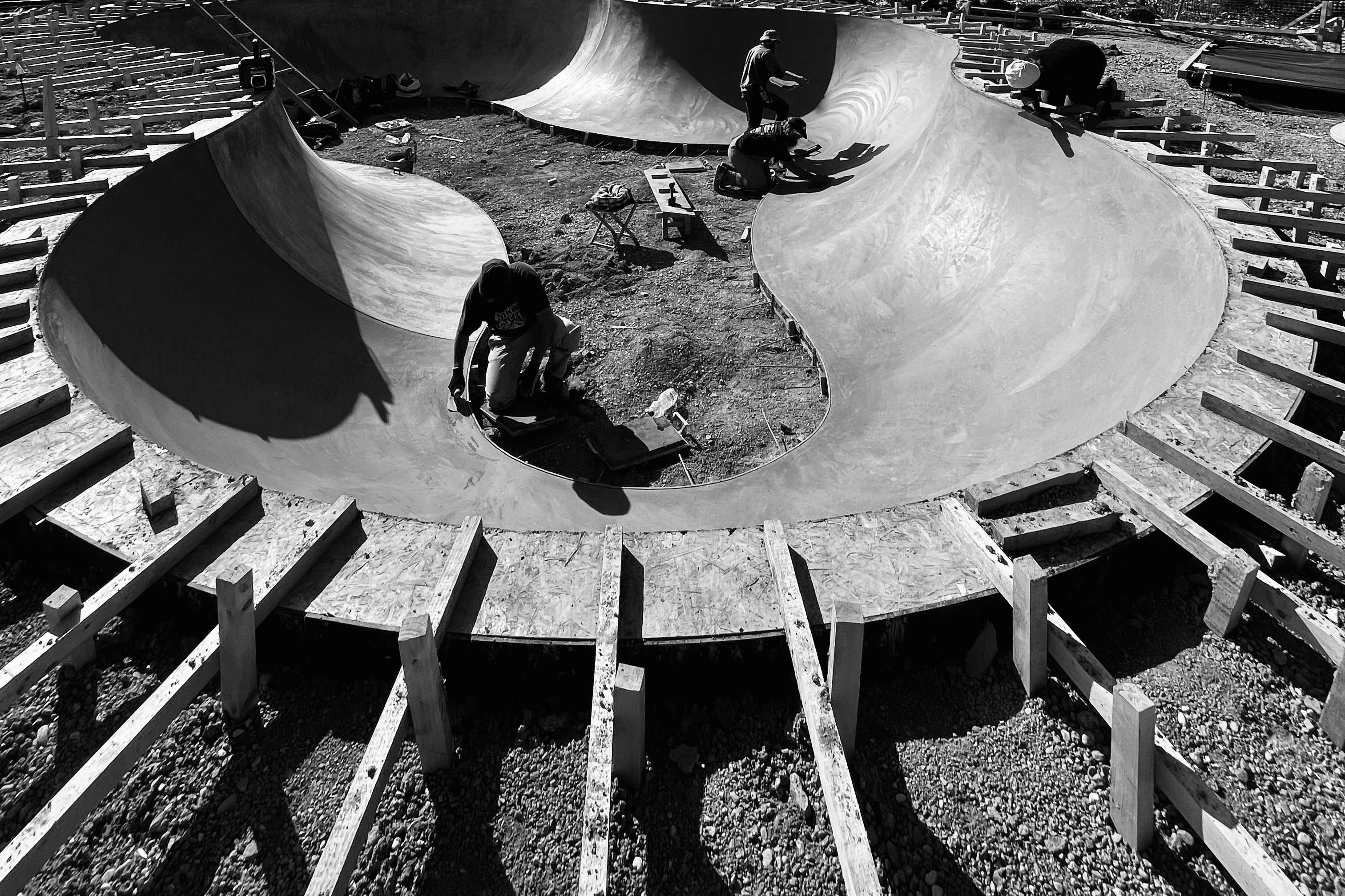 Izdelava betonskega igrišča za rolkanje (skatepark)